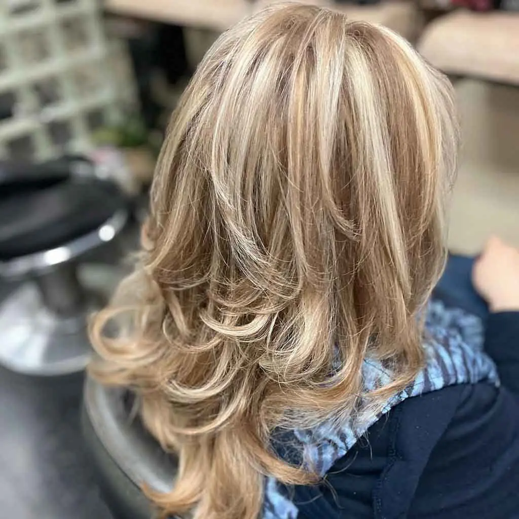 Layered Wavy Long Honey Blonde Hair With Golden Blonde Highlights