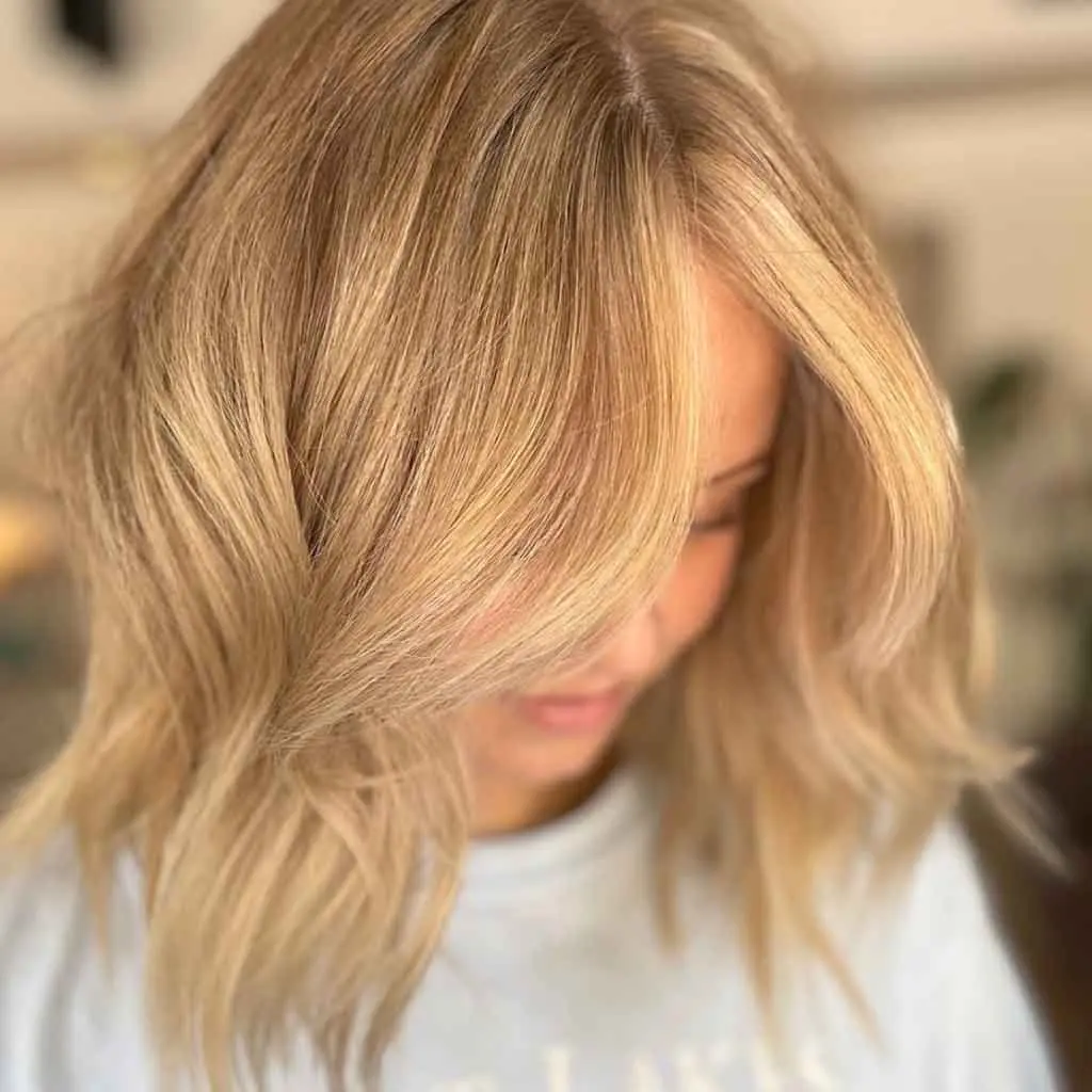 Wavy Old Money Classic Blonde Bob Hair
